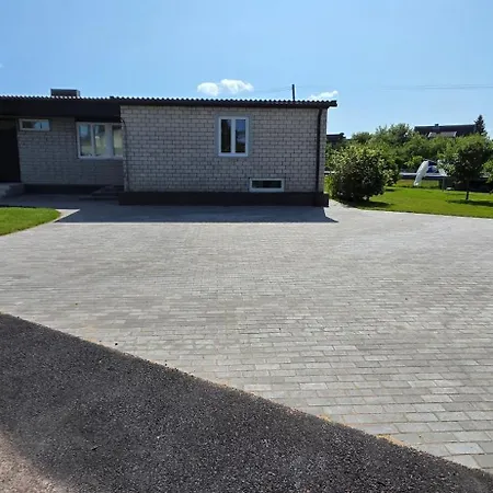 Apartment Pihtla Poik Kuelalistemaja #1 Kuressaare