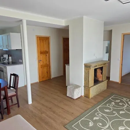 Pihtla Poik Kuelalistemaja #1 Kuressaare